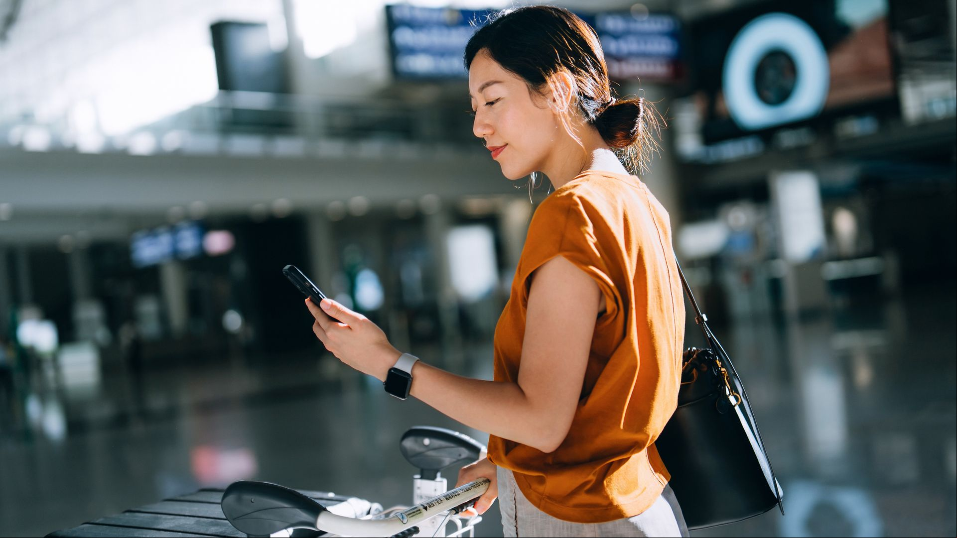 Tecnología imprescindible para mujeres viajeras: los gadgets más útiles y ligeros