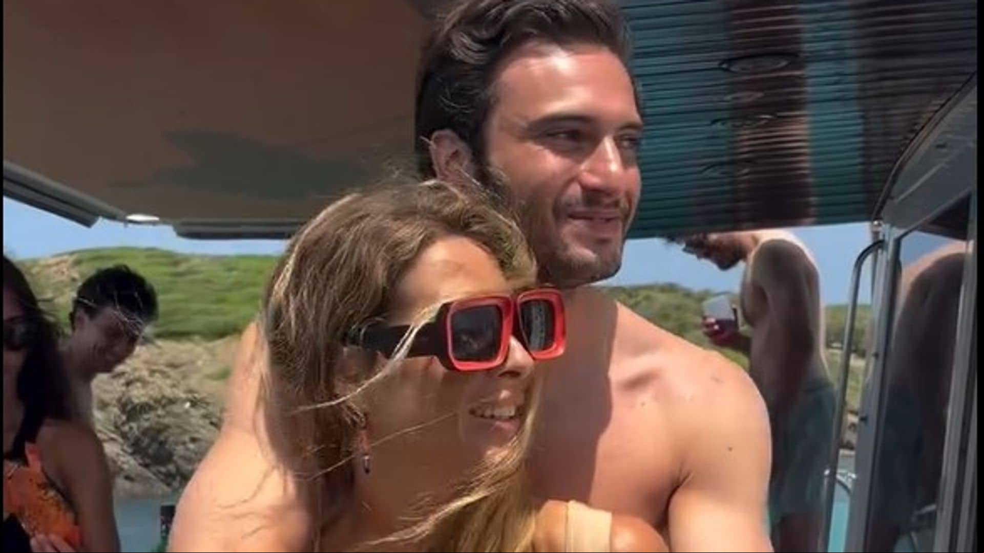 Comienzan las celebraciones de la boda de Belén Écija, hija de Belén Rueda: fiesta en barco en Menorca con amigos muy conocidos