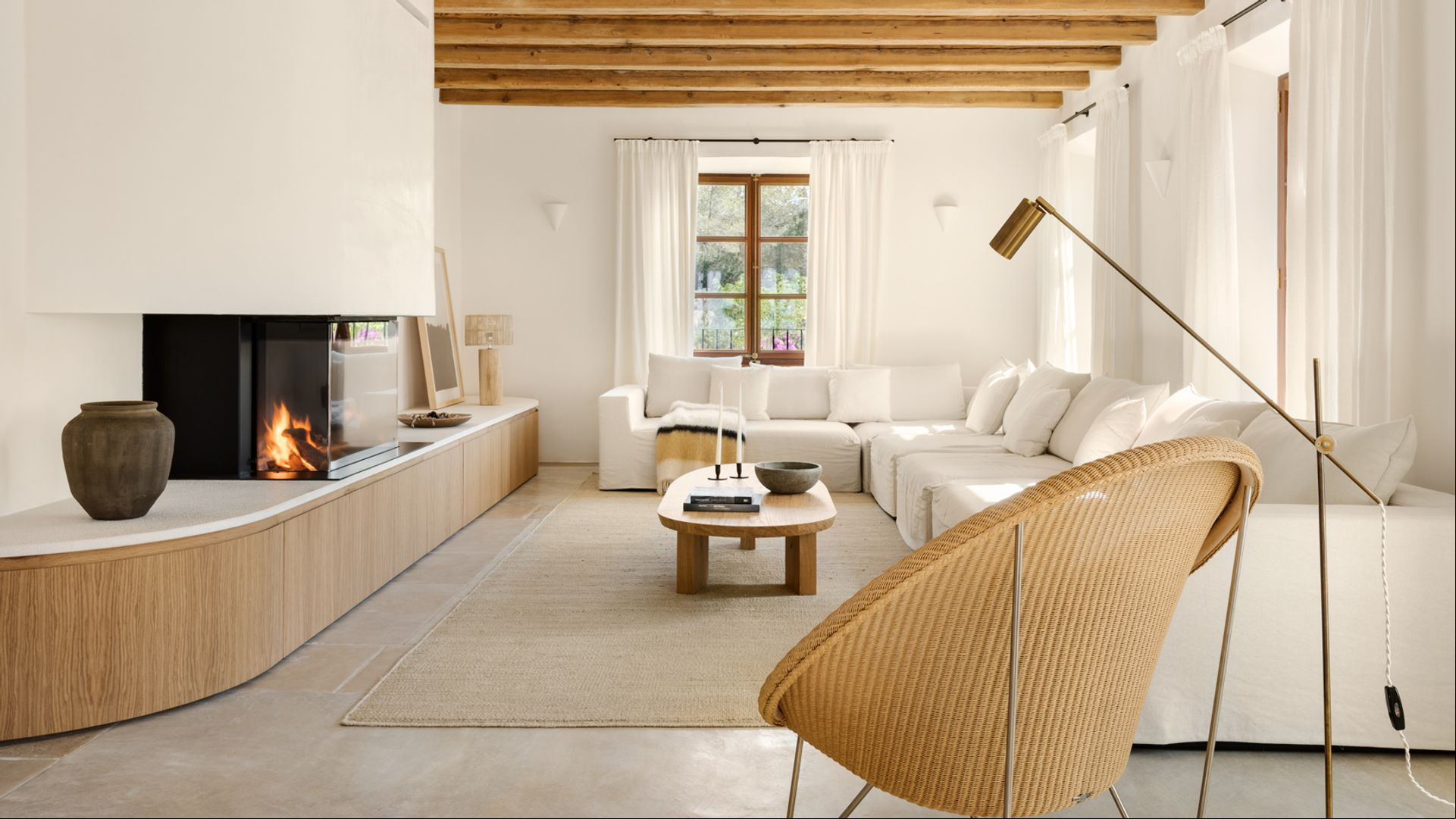 Salón de estilo minimalista