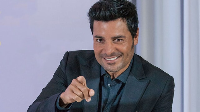 chayanne cumple pose a
