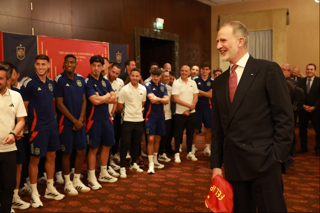 EL REY FELIPE VI JUNTO A LA SELECCIÓN DE ESPAÑA DE FÚTBOL SUB 21 EN ESLOVAQUIA
