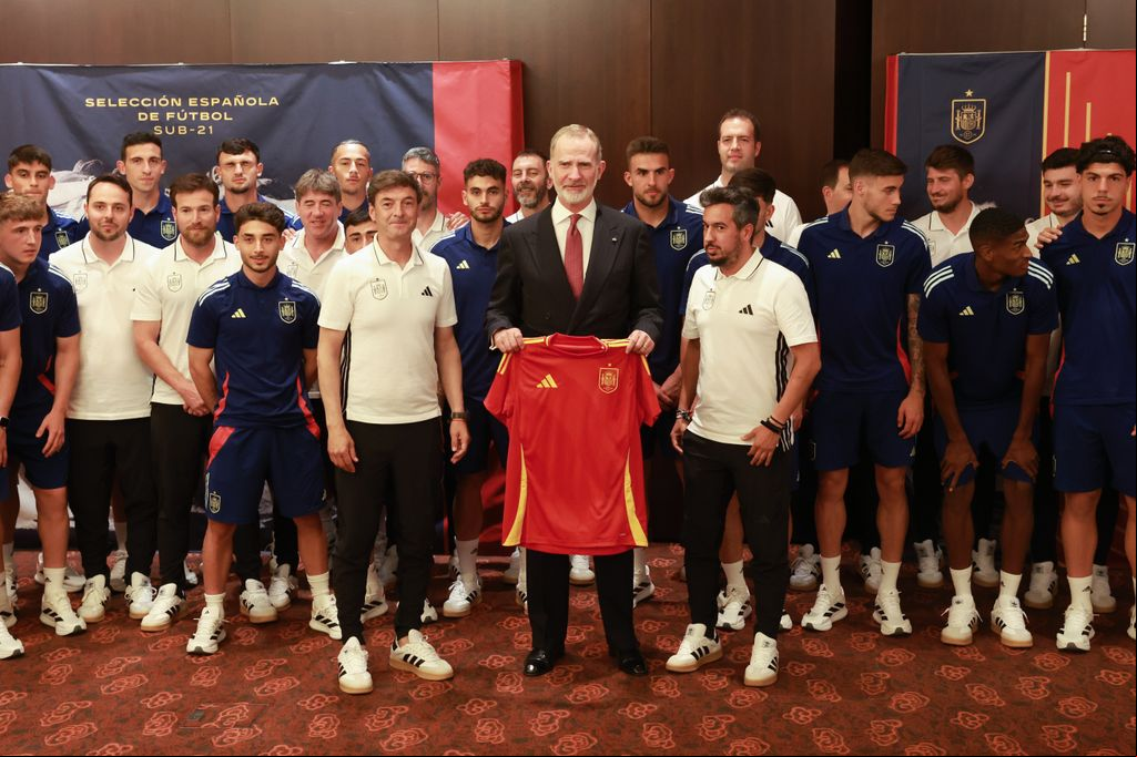 EL REY FELIPE VI JUNTO A LA SELECCIÓN DE ESPAÑA DE FÚTBOL SUB 21 EN ESLOVAQUIA