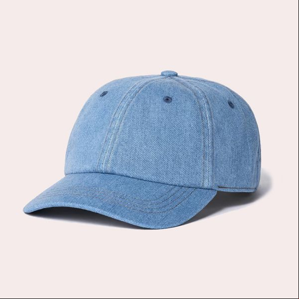 La gorra vaquera de Uniqlo x JW Anderson que protege tu rostro del sol