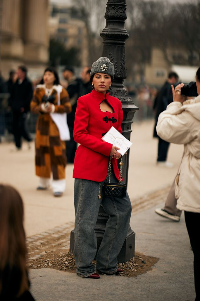 Este estilo de pantalón lo vimos muy popular entre las invitadas de Paris Fashion Week. 