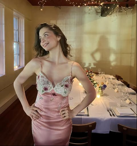El estilo de Carys Douglas, la hija de Catherine Zeta-Jones y Michael Douglas