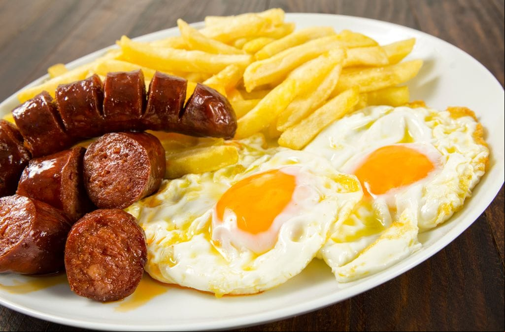Huevos fritos con patatas y chorizo
