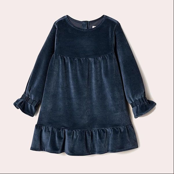 Un vestido de pana en azul oscuro de Amazon Essentials x Sofia Grainge