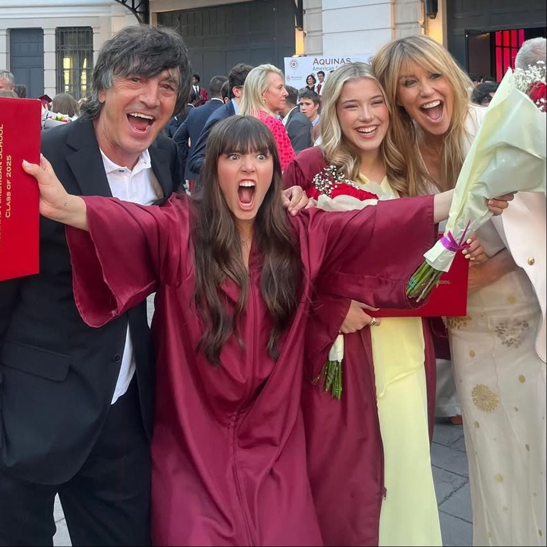 Raquel Meroño y su exmarido, Santi Carbones, en la graduación de sus hijas, Martina y Daniela