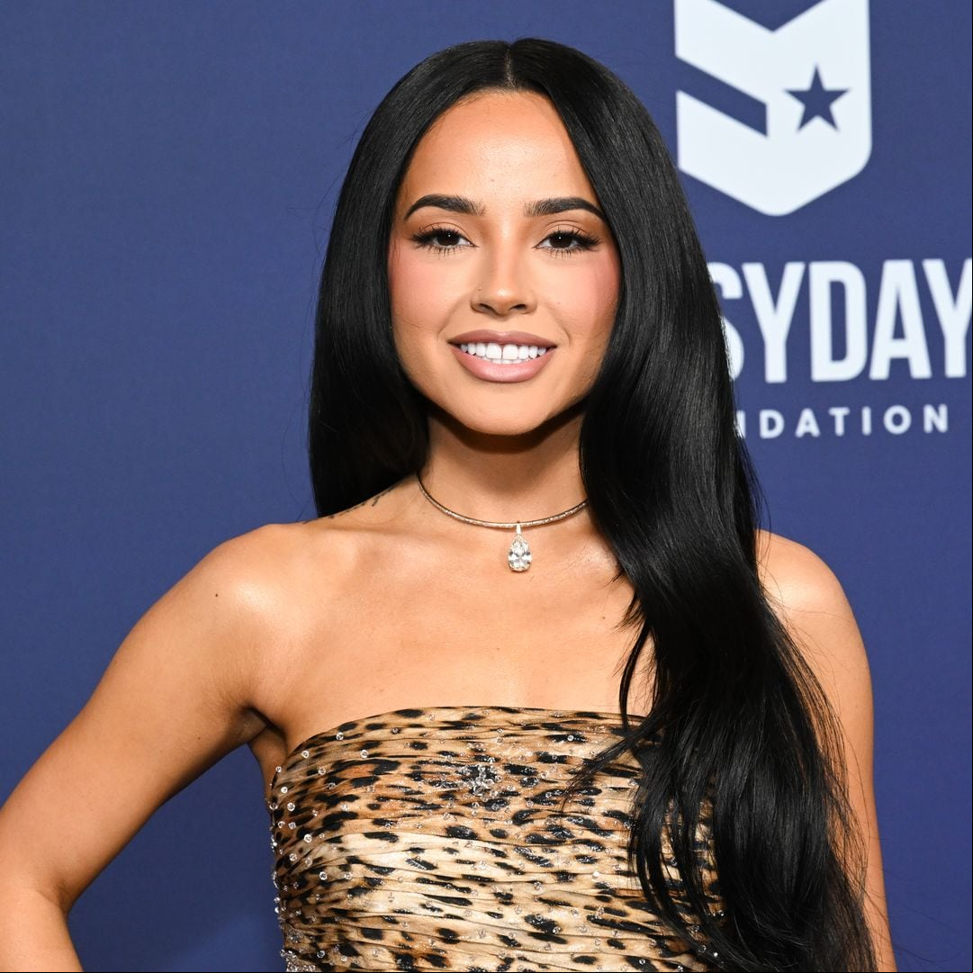 Becky G conquista los AMA's 2025 con un llamativo 'look' de 'animal print'