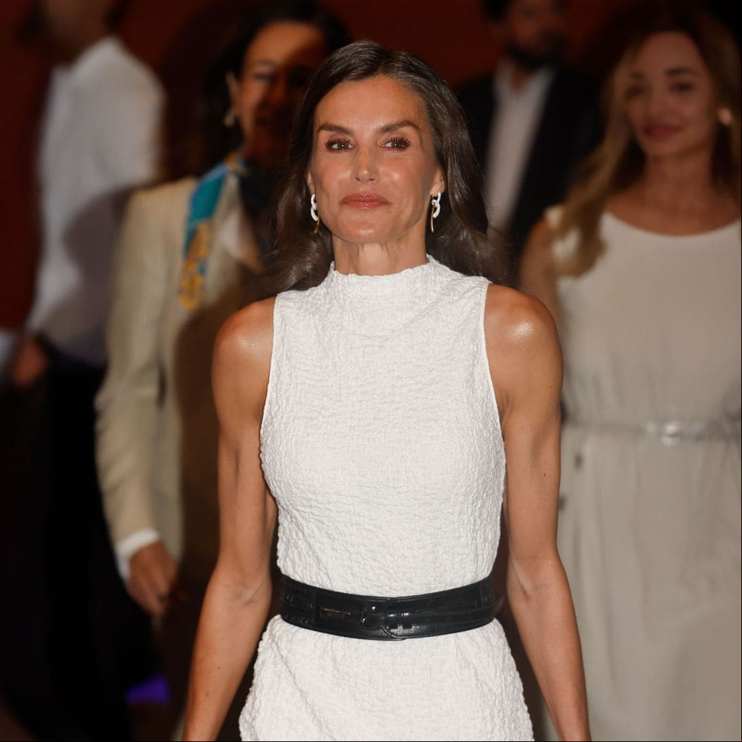 Ilumina tus hombros como la reina Letizia y presume de bronceado con este producto